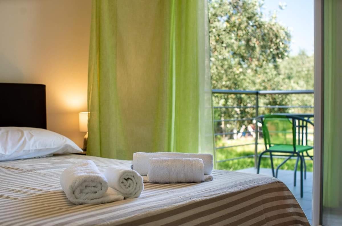 Mougkrasstudio Apartment Skala Rachoni  Bagian luar foto
