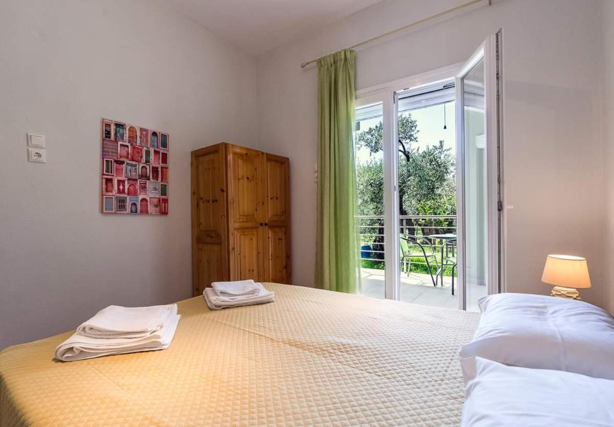 Mougkrasstudio Apartment Skala Rachoni  Bagian luar foto