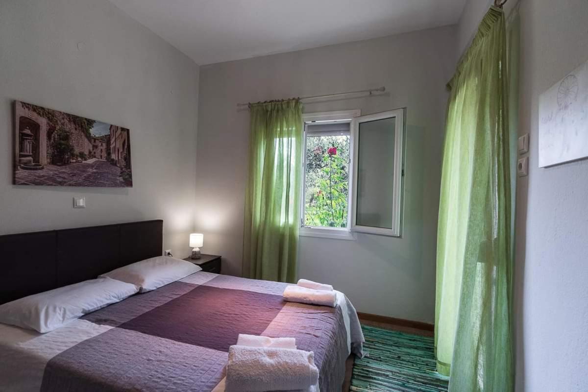 Mougkrasstudio Apartment Skala Rachoni  Bagian luar foto