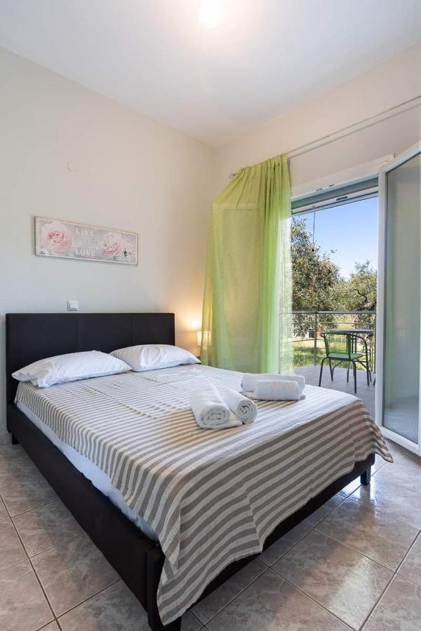 Mougkrasstudio Apartment Skala Rachoni  Bagian luar foto